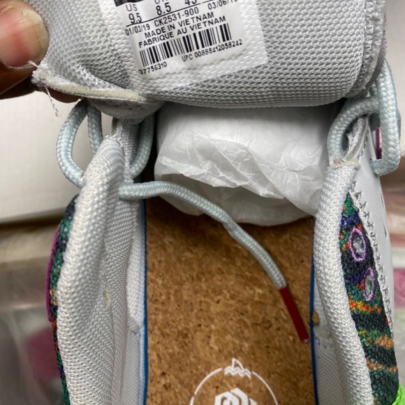 Nike - Picture 3 of 4